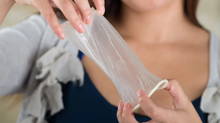 مزایا و آموزش استفاده از کاندوم های زنانه