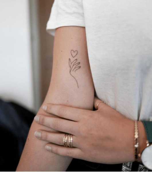 تاتو ماه تولد مرداد