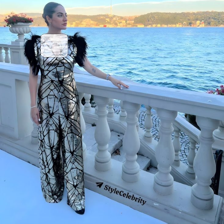 عکس مهناز افشار لب دریا و ساحل در خارج