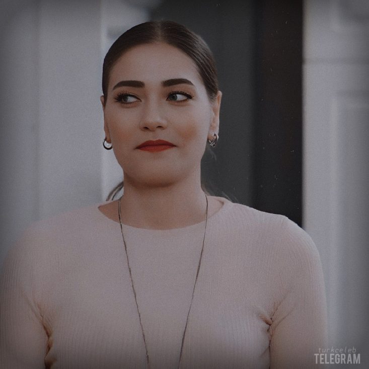 عکس پاهای اوزنور سرچیلر بازیگر