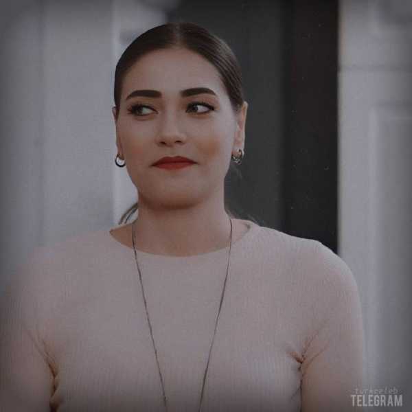 عکس پاهای اوزنور سرچیلر بازیگر